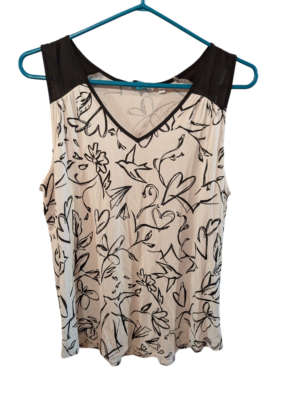 Reitmans Black & White Floral Sketch V-Neck Tank
